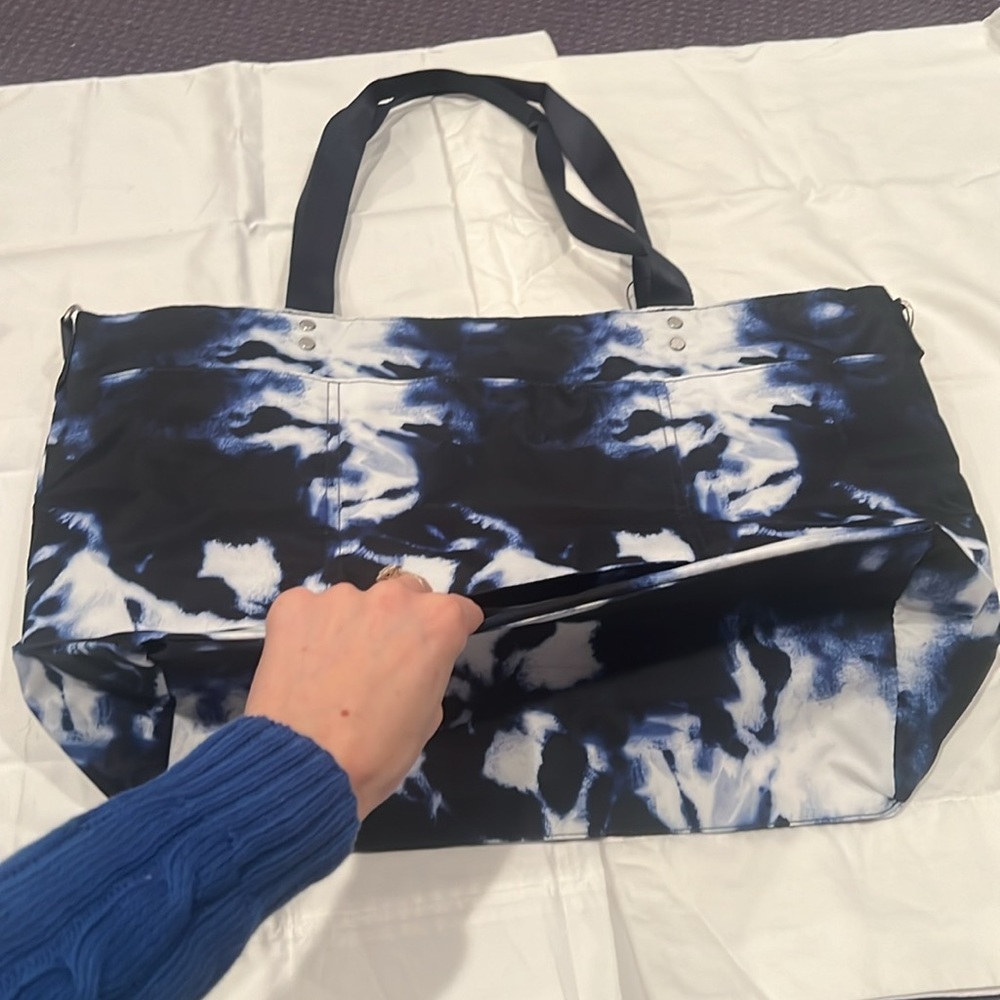 NWT baggallini bag